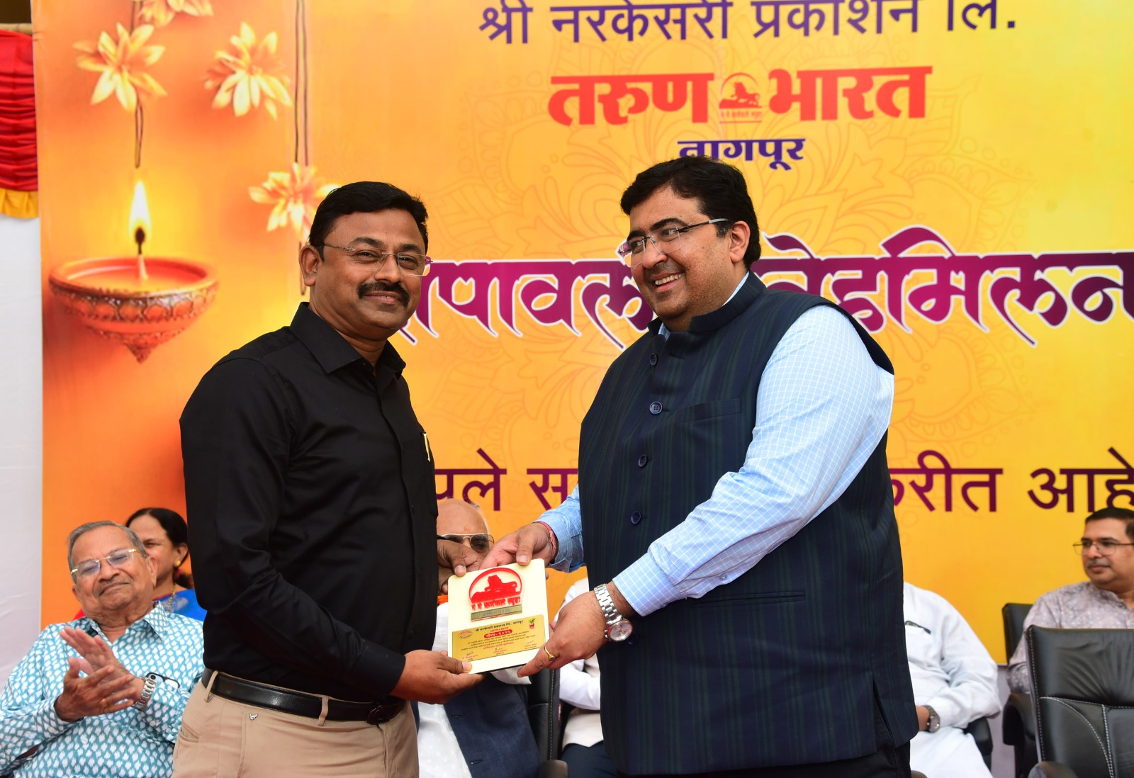 राज्याचे मुख्य माहिती आयुक्त राहुल पांडे सर यांच्या हस्ते दैनिक तरुण भारत स्नेह मिलन सोहळ्यात पुरस्कार प्रदान